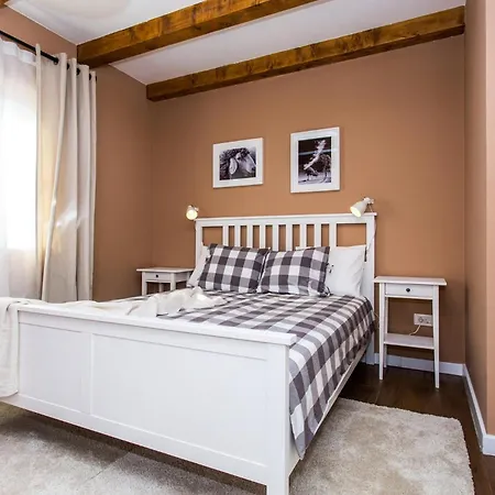 Lucia بيت للعطل