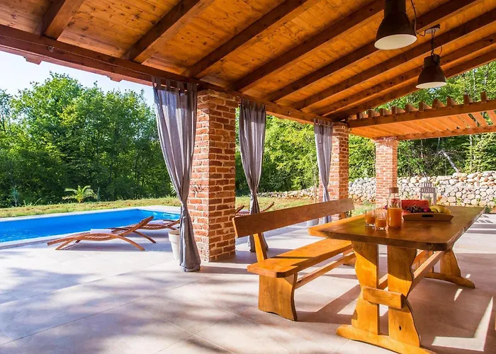 Lucia Holiday home Hlapa