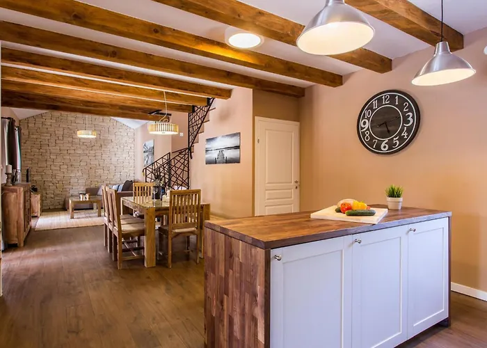 Lucia Holiday home Hlapa